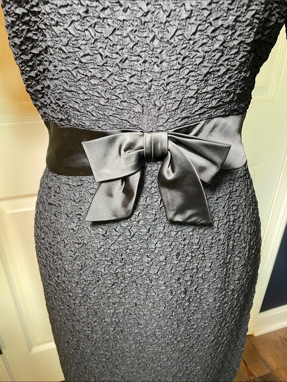 1950s Topaz Original Black Woven Ribbon Knit Cocktail Dress Satin Bow
Size 4/6 - Picture 3 of 15